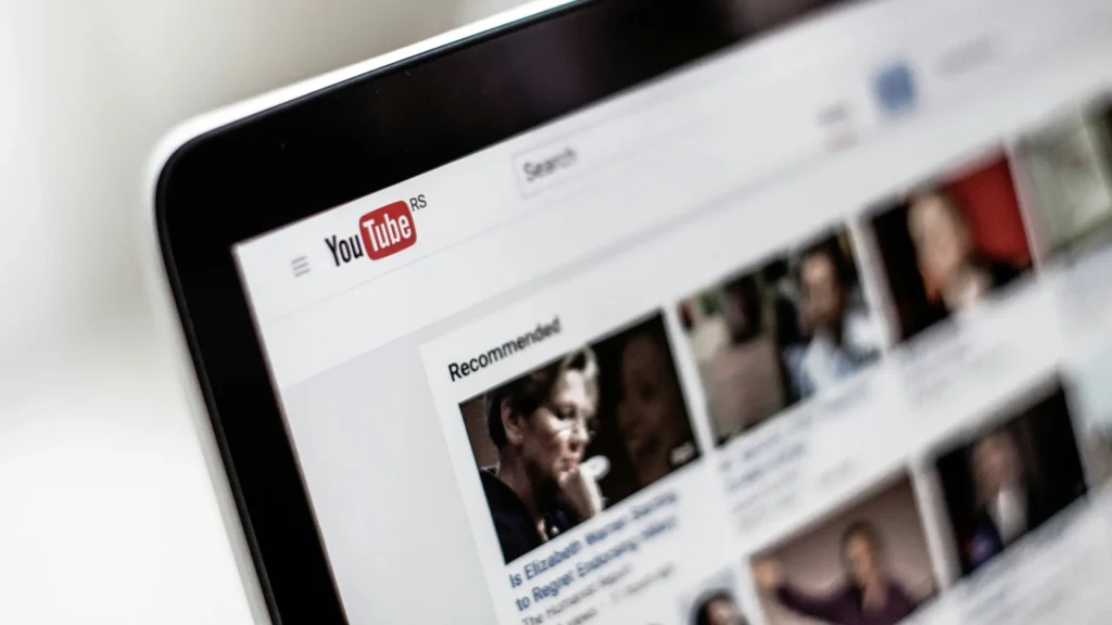 Towards a Definition of Hate Speech—With a Focus on Online Contexts